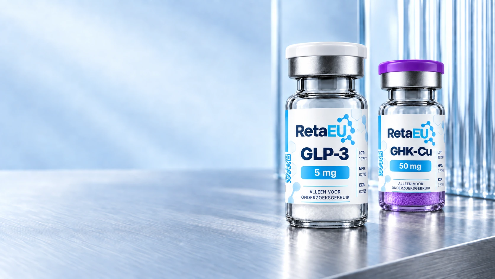 RetaEU GLP-3 5 ملغ وGHK-Cu 50 ملغ على ألومنيوم مصقول بإضاءة زرقاء جليدية وزجاج مضلَّع